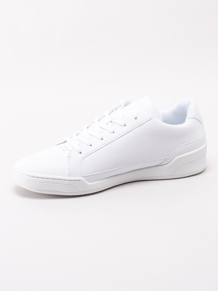 58201044 Lacoste Challenge 119 2 737SMA0018-21G Vita sneakers med perforering och broderad logotyp-2