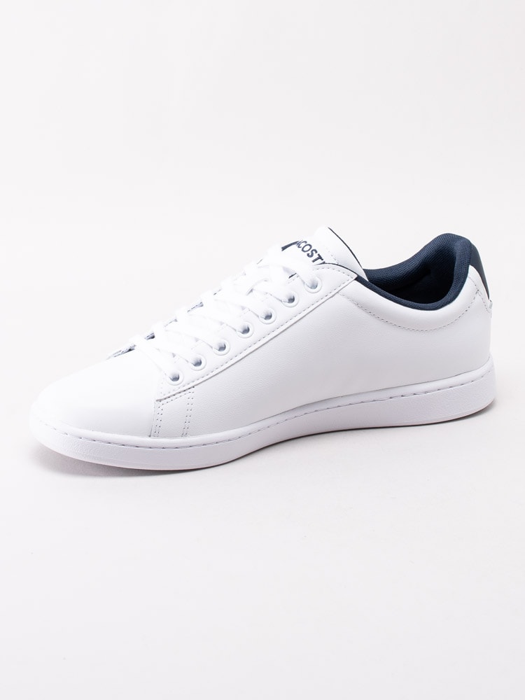 58201047 Lacoste Carnaby Evo Tri 1 739SMA0033-407 Vita klassiska sneakers i skinn med broderad logotyp-2