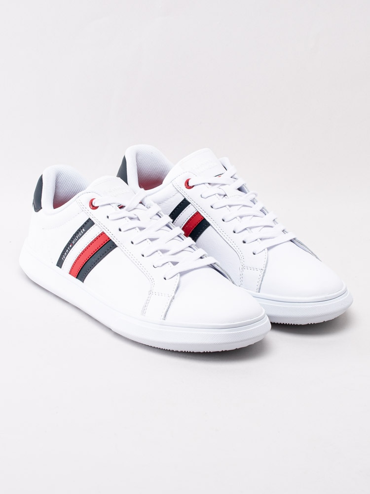 58201070 Tommy Hilfiger Essential Leather Cupsole FM02668-YBS Vita sneakers med signaturfärger-3