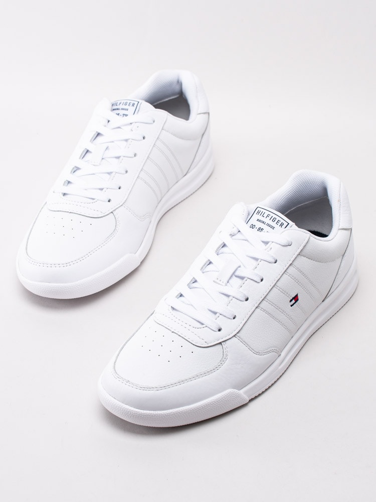 58201071 Tommy Hilfiger Lightweight Leather Sneaker Flag FM02740-YBS Vita lätta sneakers i skinn-6