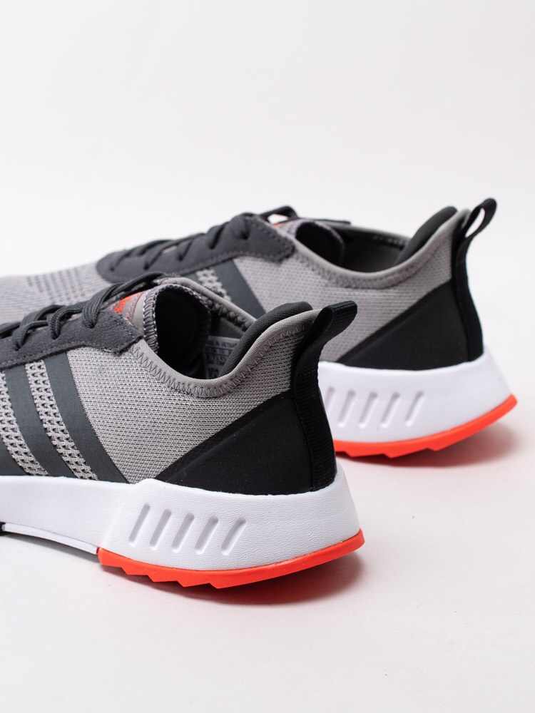 58203019 Adidas Phosphere FW3449 Gråa sportskor med orangea och vita detaljer-7