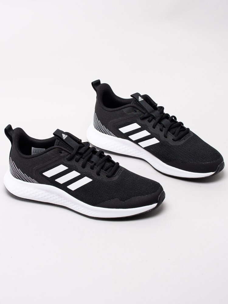 58203021 Adidas FW1703 Fluidstreet Core Black Svarta sportskor med stripes och vit sula-6