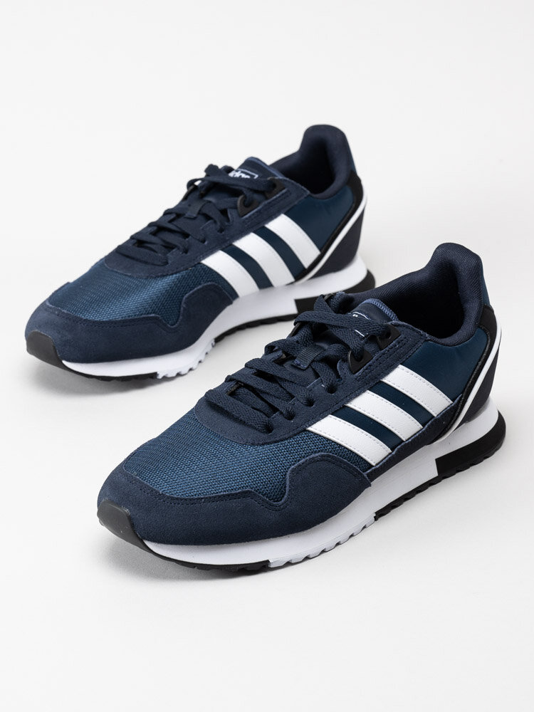 Adidas - 8K 2020 - Blå sportskor med vita detaljer