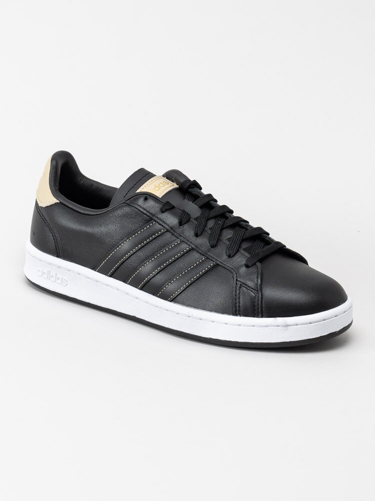 Adidas - Grand Court - Svarta sneakers i skinn med gulddetaljer