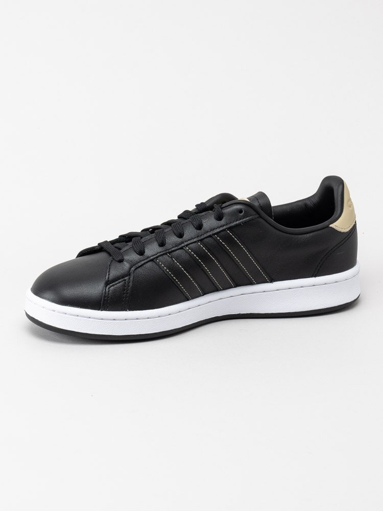 Adidas - Grand Court - Svarta sneakers i skinn med gulddetaljer