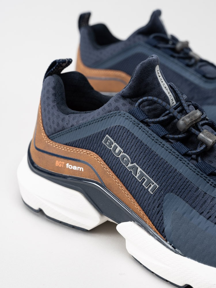 Bugatti - Sportig slip on - Blå slip on sportskor i textil