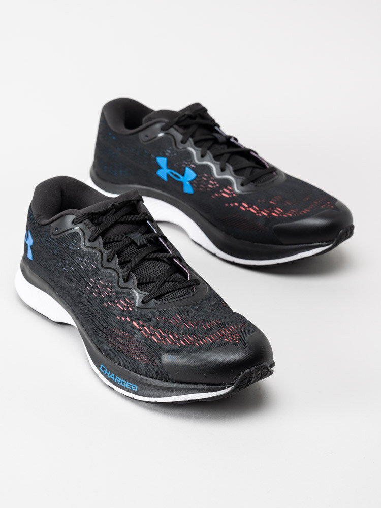 Under Armour - Charged Bandit 6 - Svarta sportskor med blå detaljer