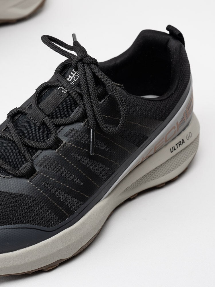 Skechers - Gotrail - Grå sportskor med svarta detaljer