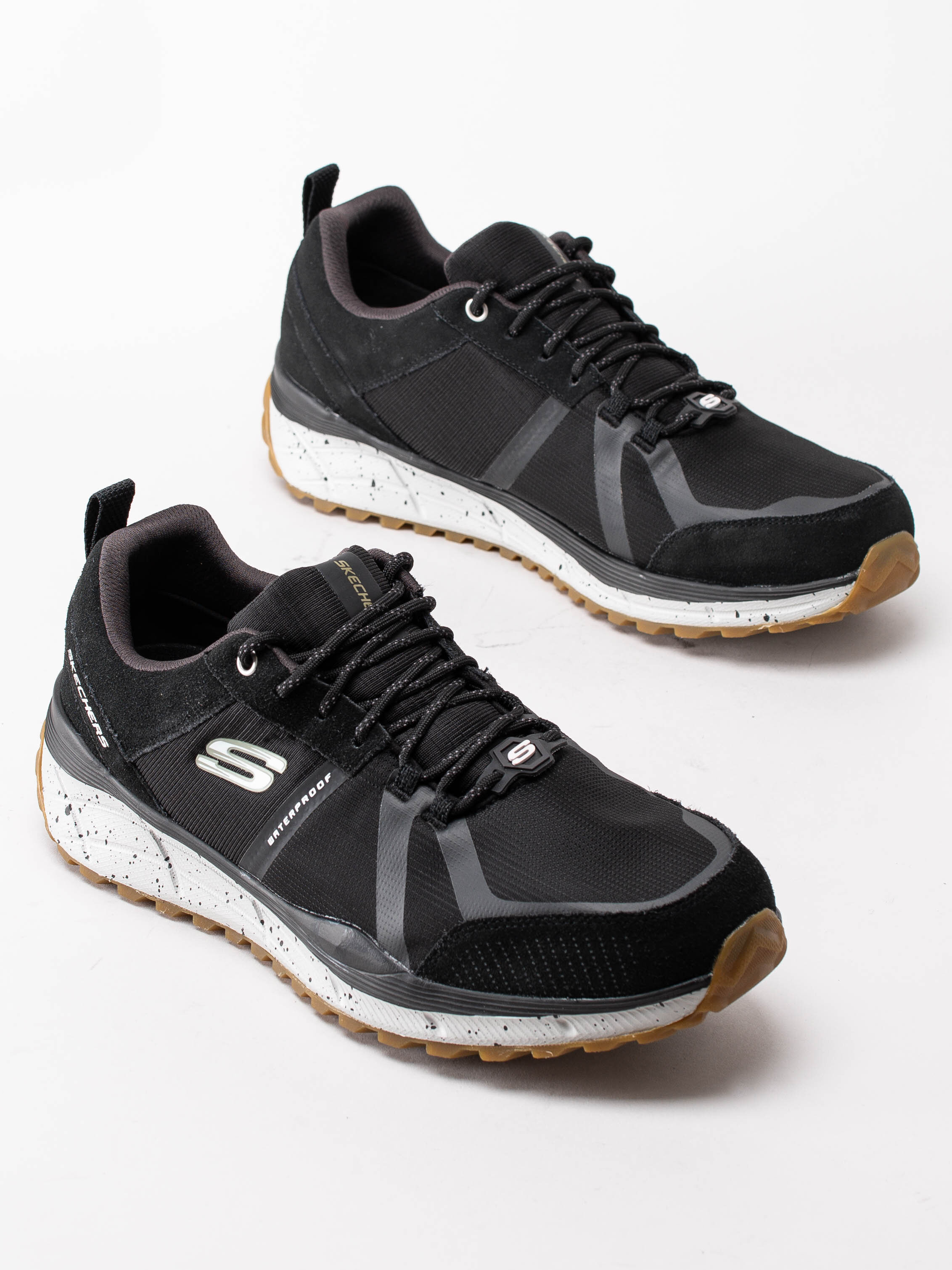 Skechers - Relaxed Fit Equalizer 4.0 - Svarta promenadskor för herr