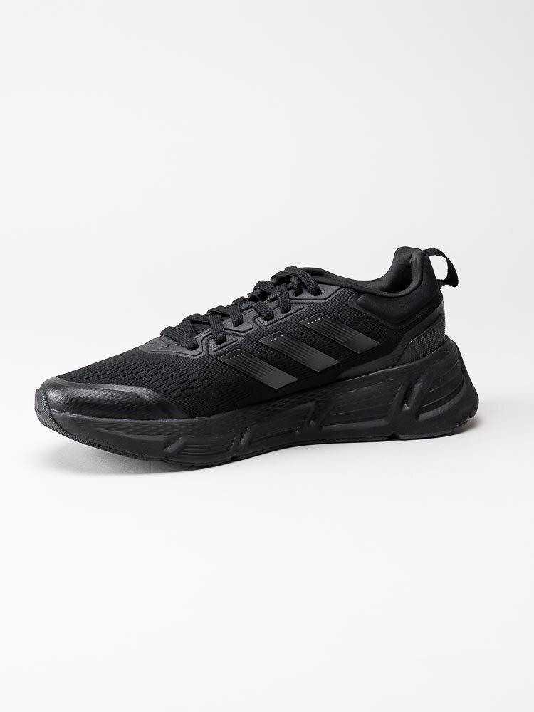 Adidas - Questar - Svarta sneakers i textil med stripes