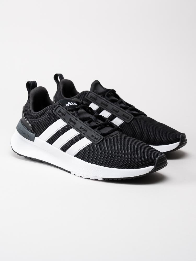 Adidas - Racer TR21 - Svarta sportiga sneakers i textil