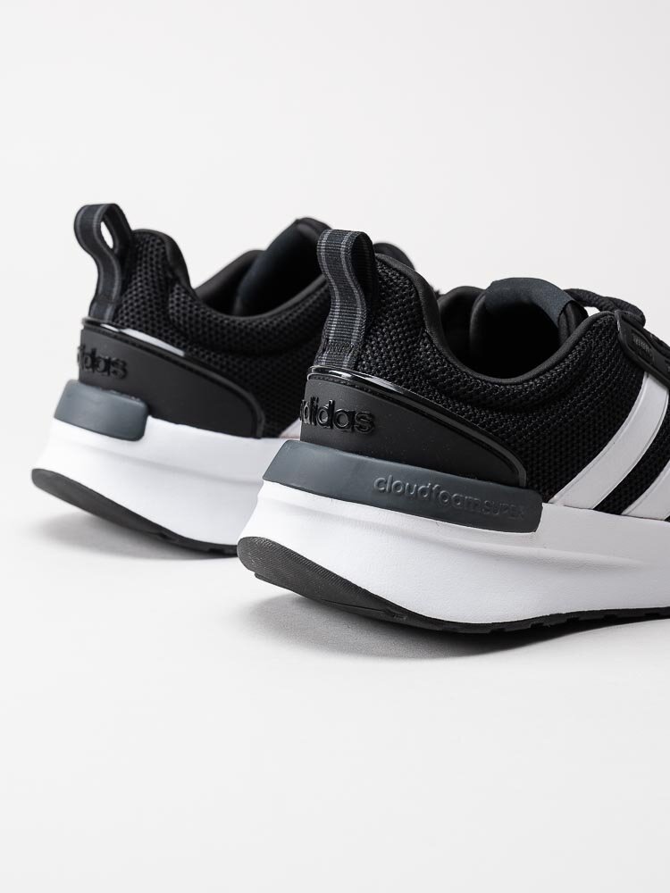 Adidas - Racer TR21 - Svarta sportiga sneakers i textil