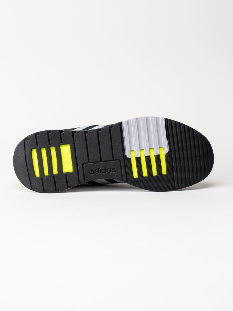 Adidas - Racer TR21 - Svarta sportiga sneakers i textil
