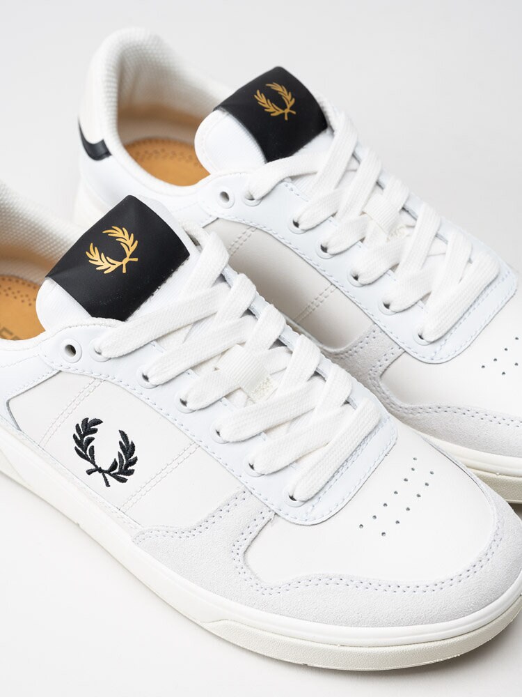 Fred Perry - B300 Leather - Vita sneakers i skinn