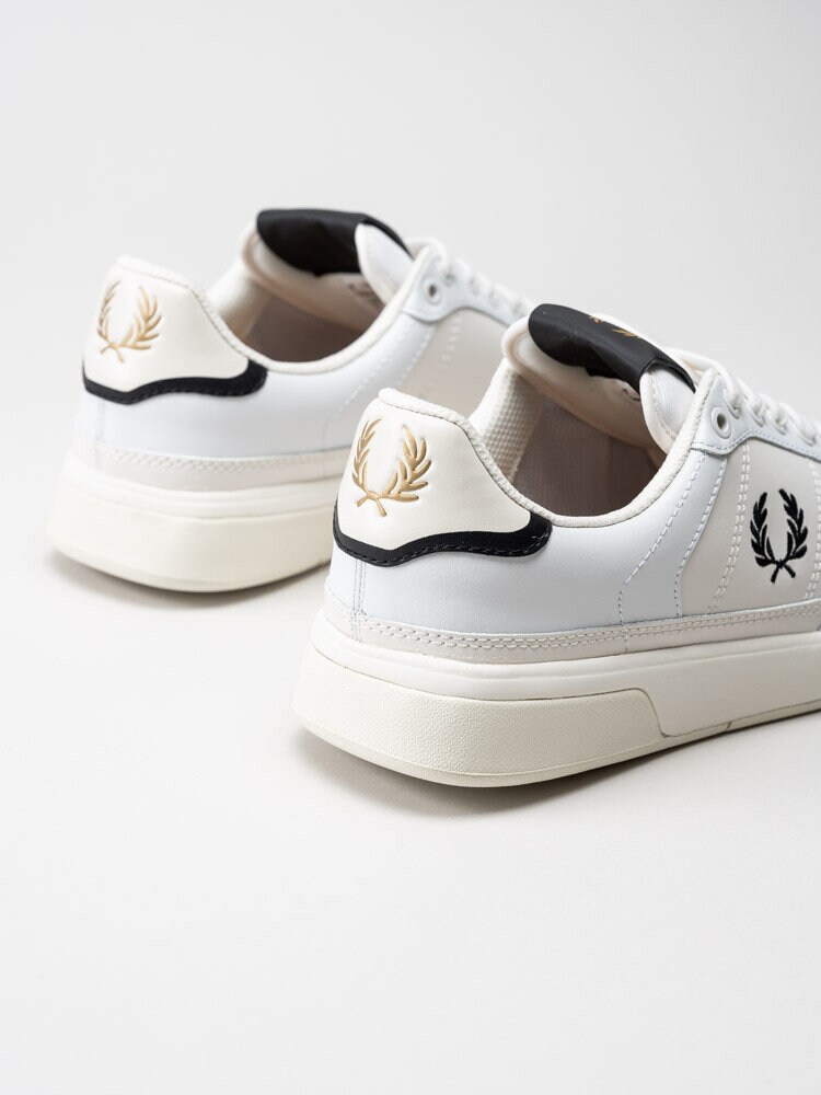 Fred Perry - B300 Leather - Vita sneakers i skinn