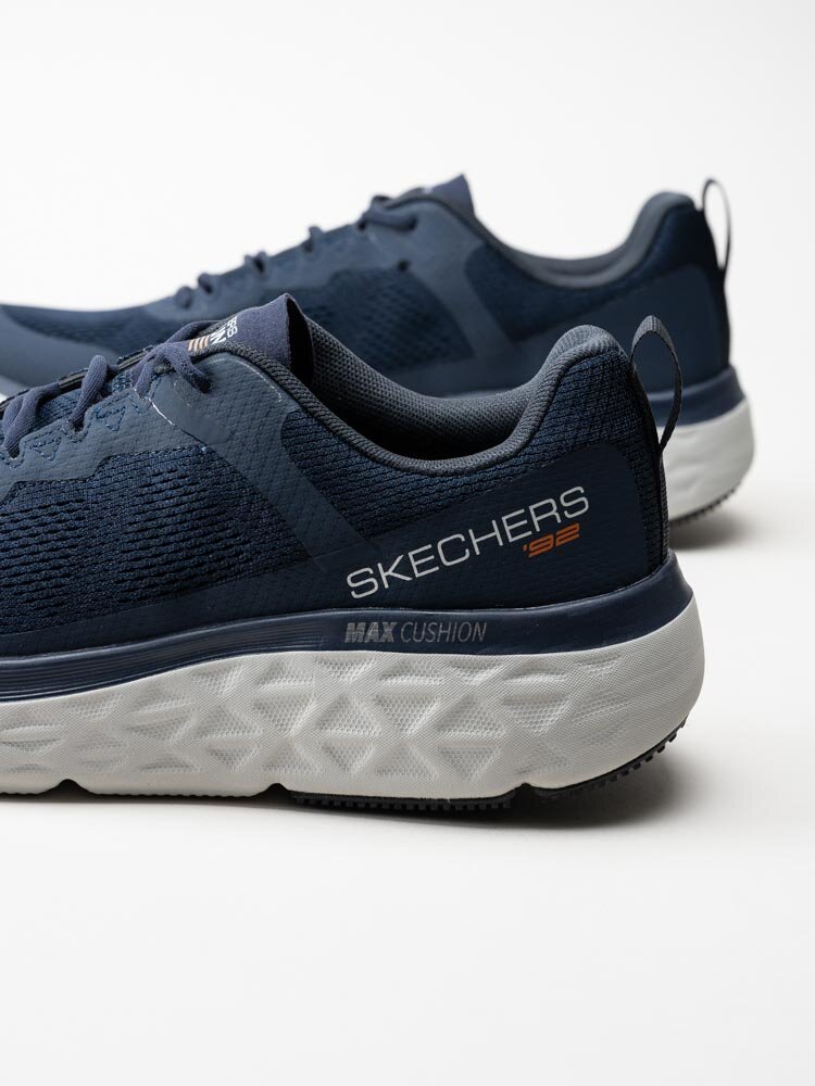 Skechers - Max Cushioning Delta - Mörkblå sneakers i textil