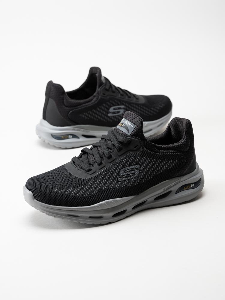 Skechers - Arch Fit Orvan - Svarta slip on sneakers i textil