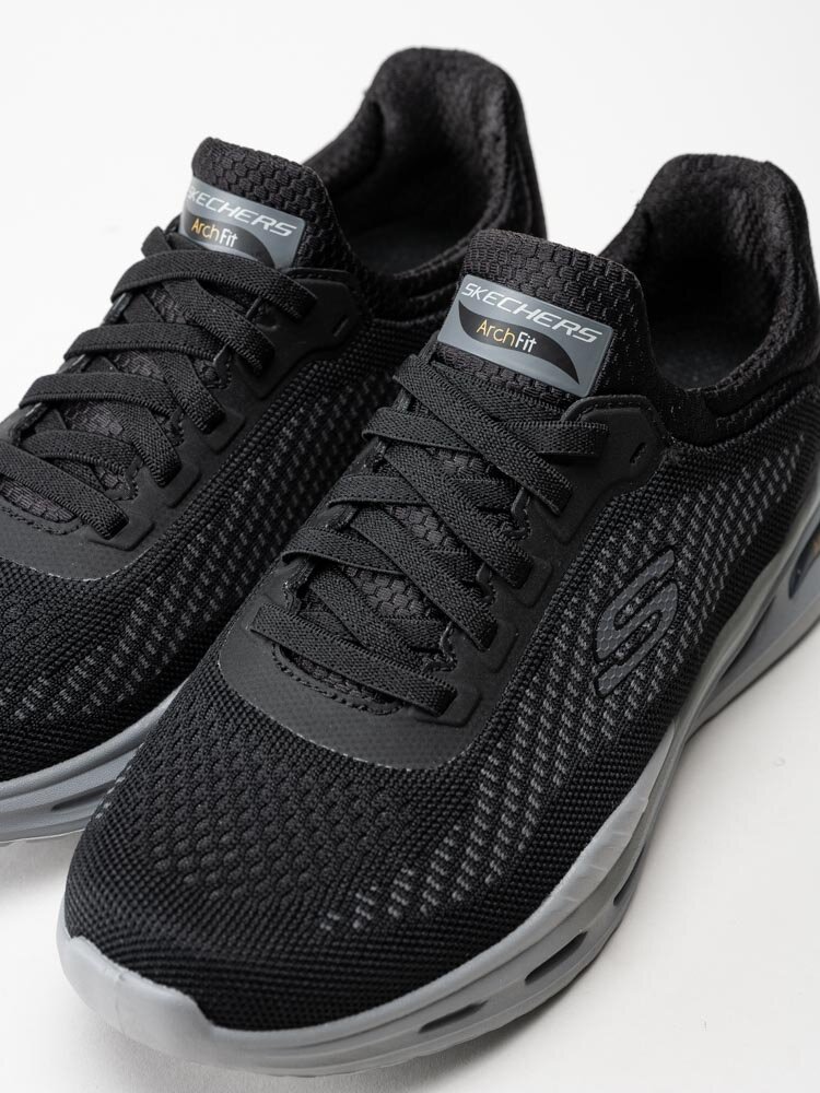 Skechers - Arch Fit Orvan - Svarta slip on sneakers i textil
