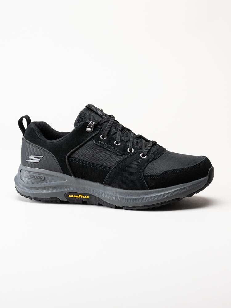 Skechers - Go Walk Outdoor Massif - Svarta vattentäta sneakers i textil