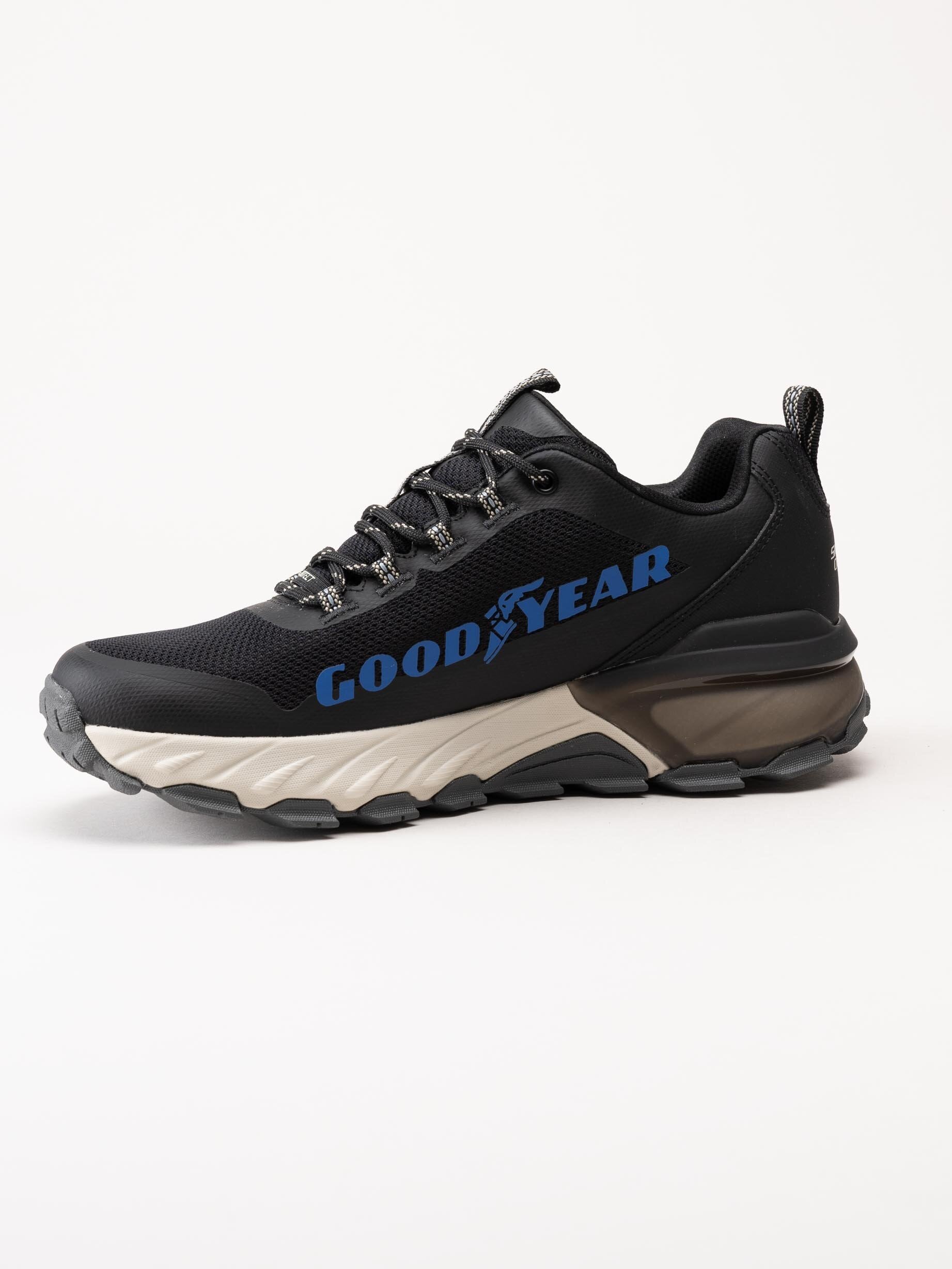 Skechers - Max Protect Fast Track - Svarta vattentäta sneakers