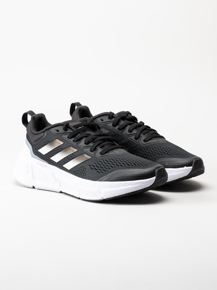 Adidas - Questar - Svarta sneakers i textil