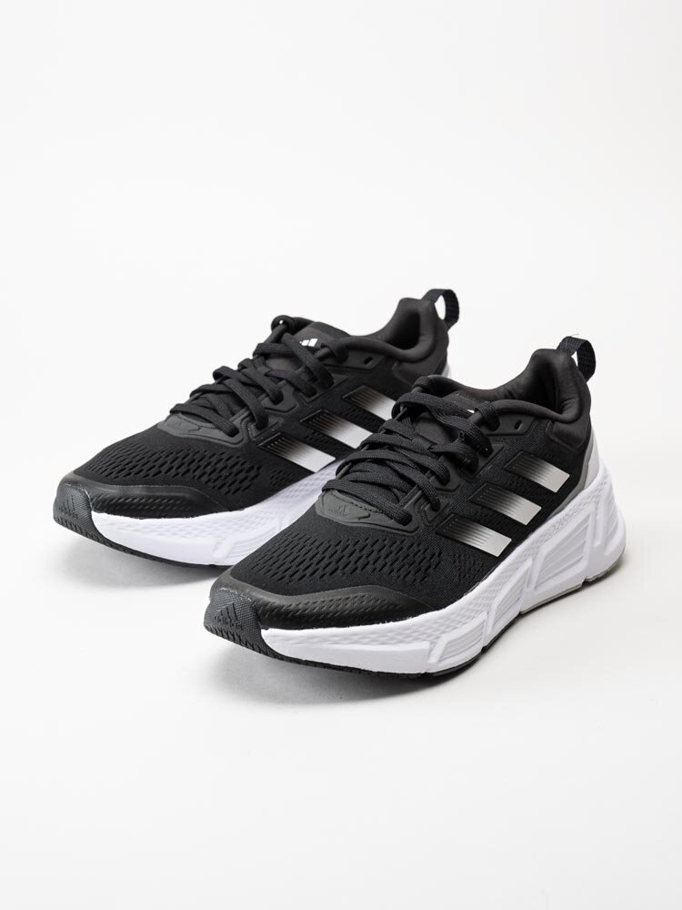 Adidas - Questar - Svarta sneakers i textil