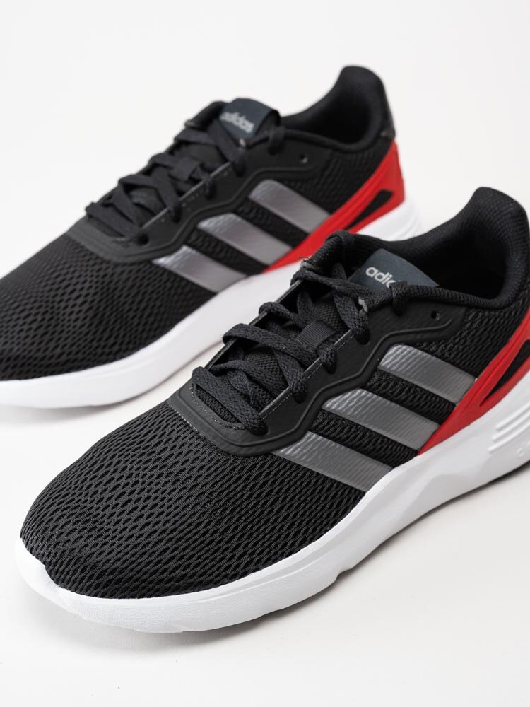 Adidas - Nebzed - Svarta sneakers i textil