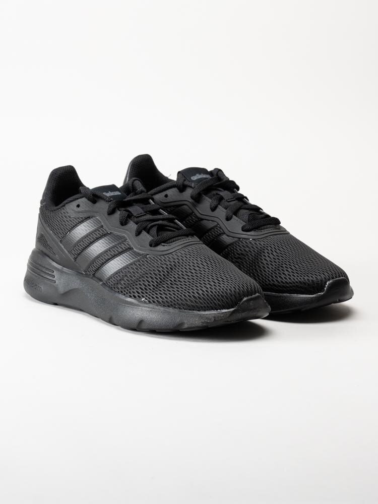 Adidas - Nebzed - Svarta sneakers i textil