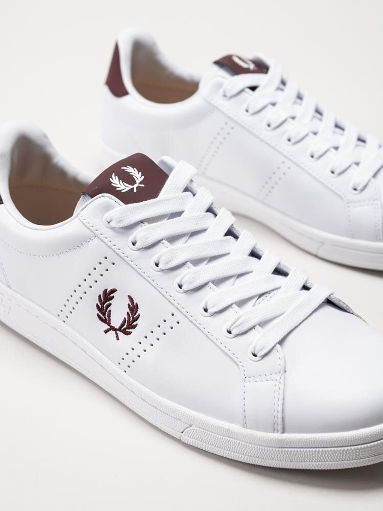 Fred Perry - B721 Leather - Vita sneakers i skinn