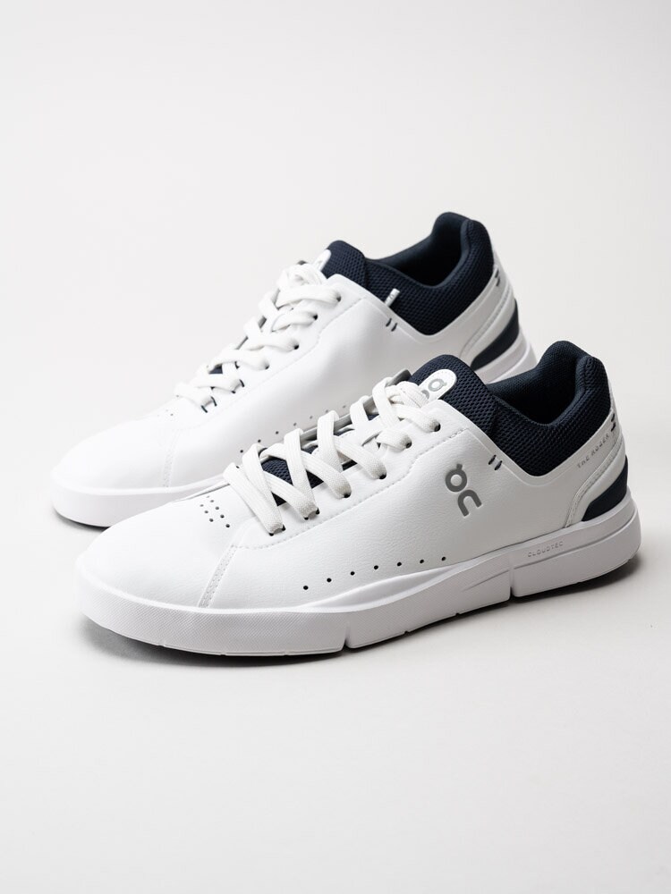 On - The Roger Advantage - Vita sneakers i skinnimitation