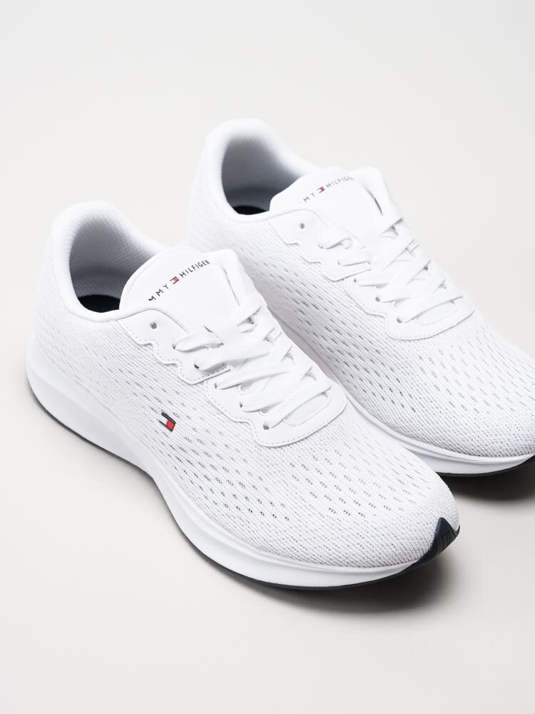 Tommy Hilfiger - Lightweight Runner Knit Flag - Vita sneakers i textil