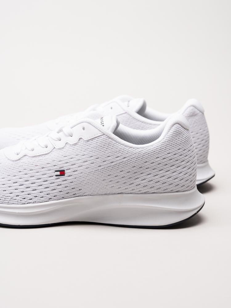 Tommy Hilfiger - Lightweight Runner Knit Flag - Vita sneakers i textil