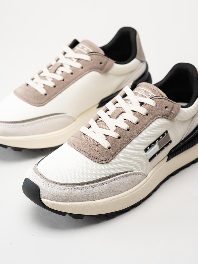 Tommy Hilfiger - Techn. Runner - Vita sneakers med beige och grå detaljer