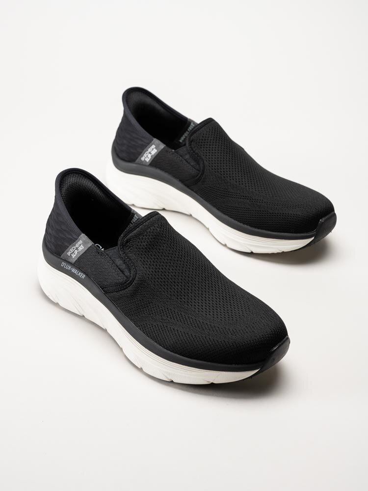 Skechers - DLux Walker Orford - Svarta slip on sneakers i textil