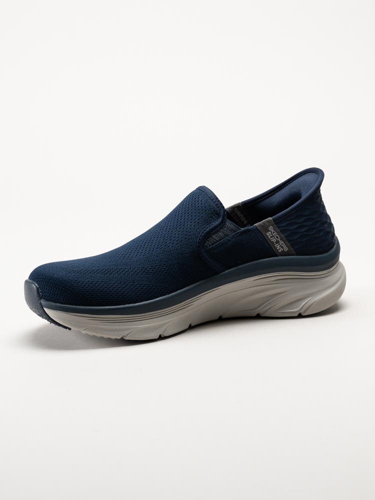 Skechers - DLux Walker Orford - Mörkblå slip on sneakers i textil