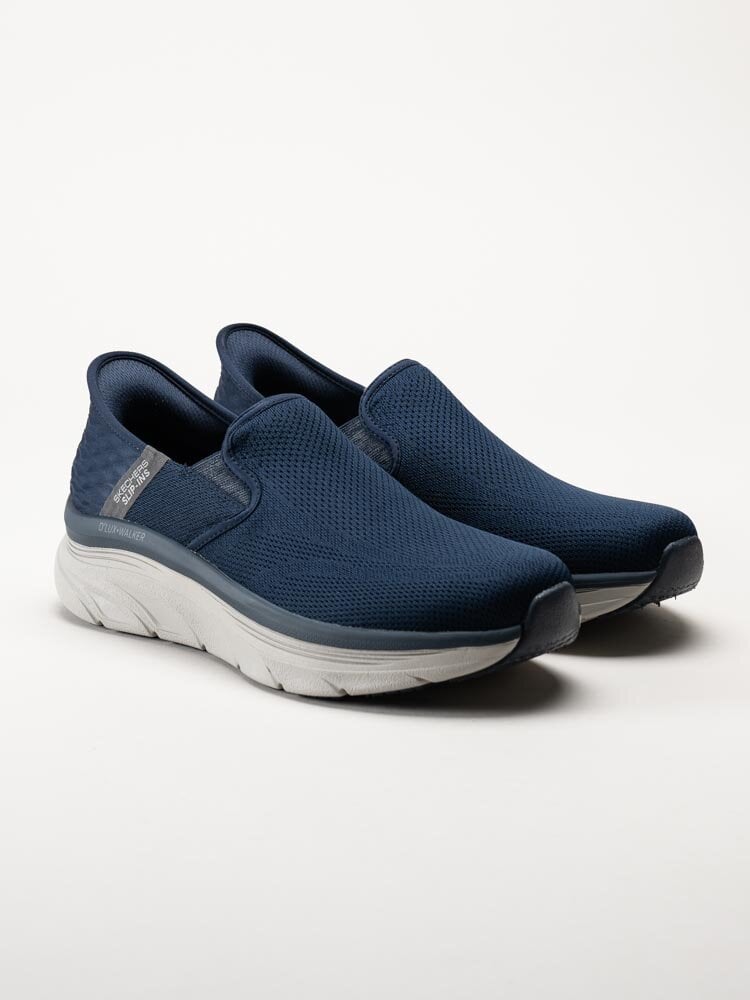 Skechers - DLux Walker Orford - Mörkblå slip on sneakers i textil