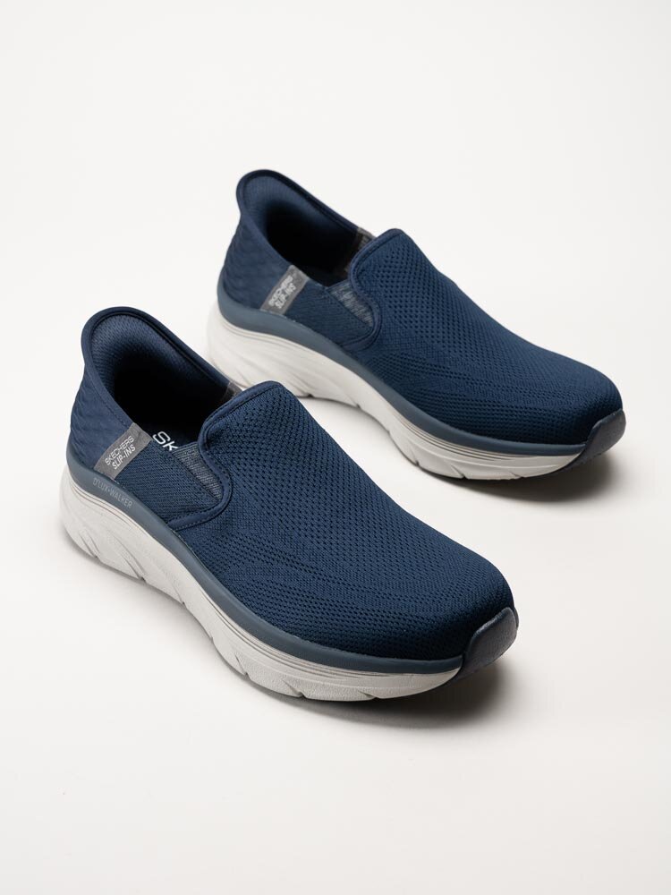 Skechers - DLux Walker Orford - Mörkblå slip on sneakers i textil