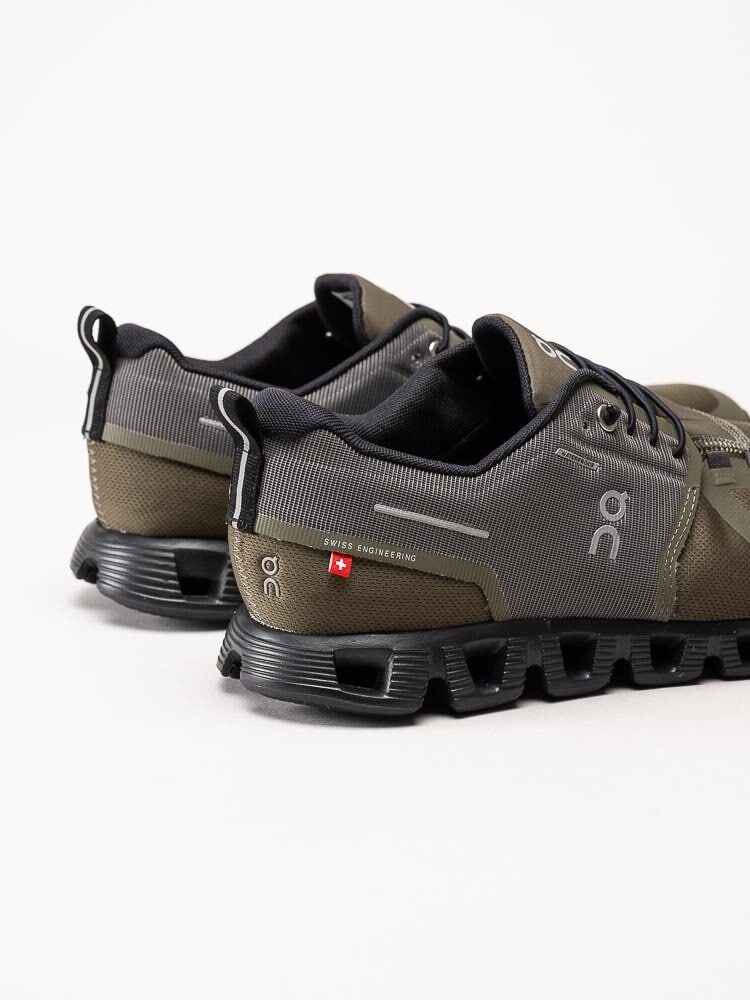 On - Cloud 5 Waterproof - Gröna sportiga sneakers i textil
