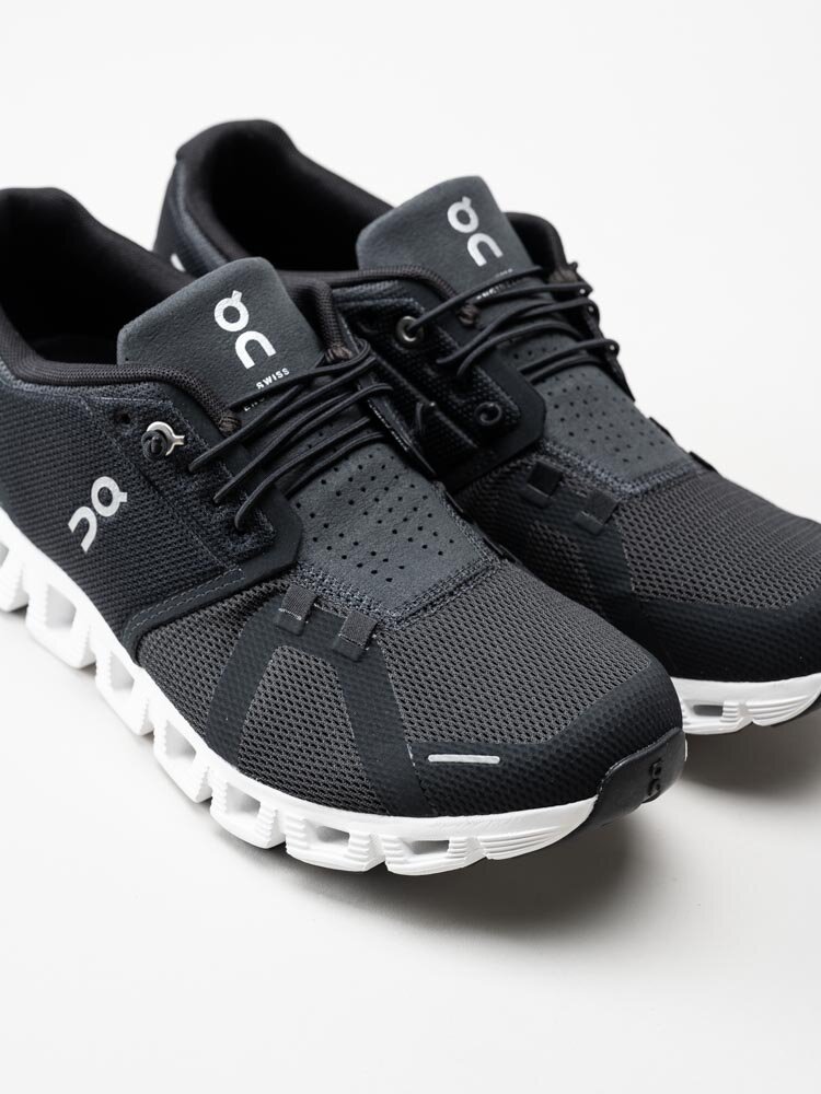 On - Cloud 5 - Svarta sportiga sneakers i textil