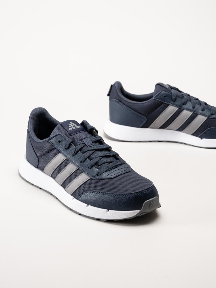 Adidas - Run50s - Mörkblå sneakers i textil