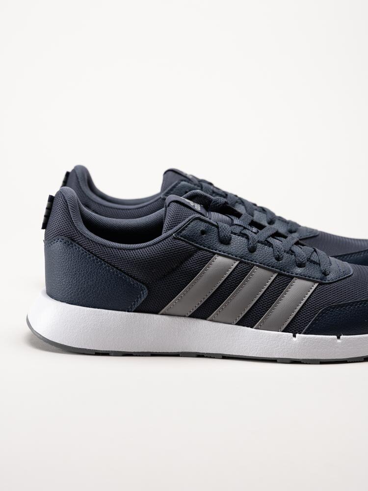 Adidas - Run50s - Mörkblå sneakers i textil