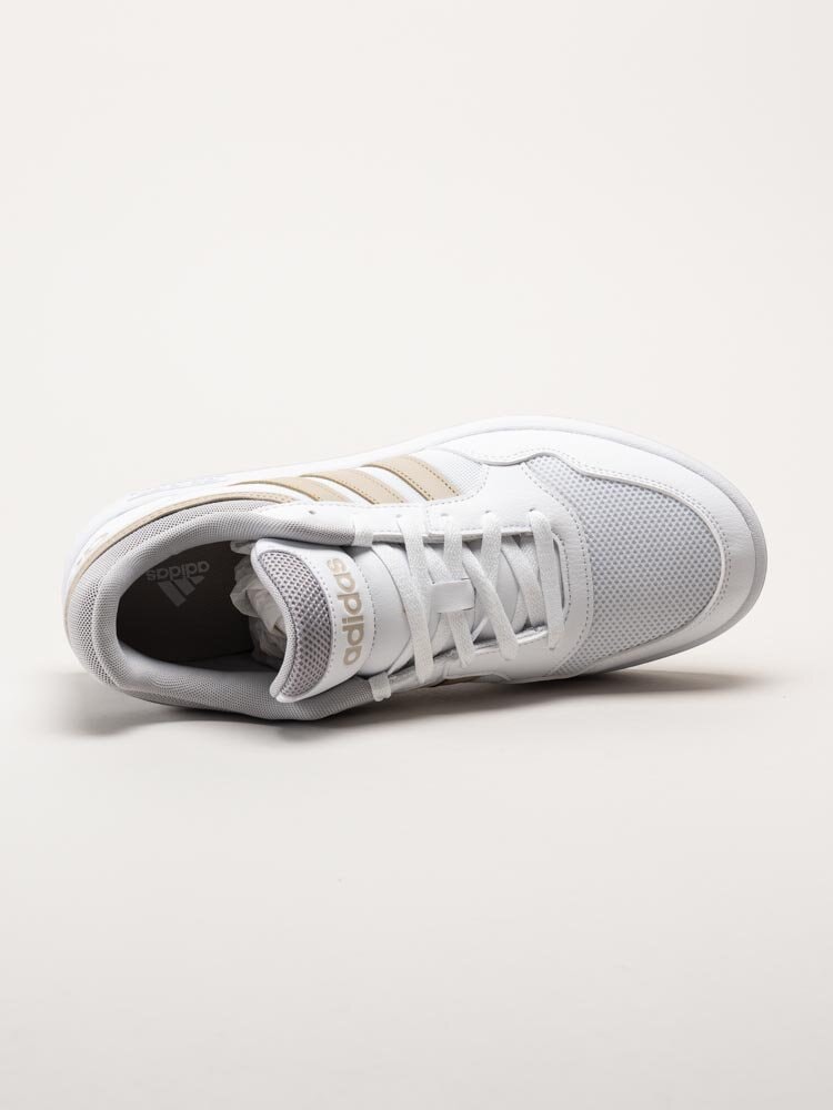 Adidas - Hoops 3.0 - Vita sneakers i skinnimitation