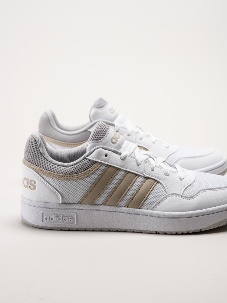 Adidas - Hoops 3.0 - Vita sneakers i skinnimitation