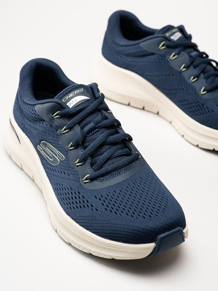 Skechers - Arch Fit 2.0 - Navyfärgade sportskor i textil