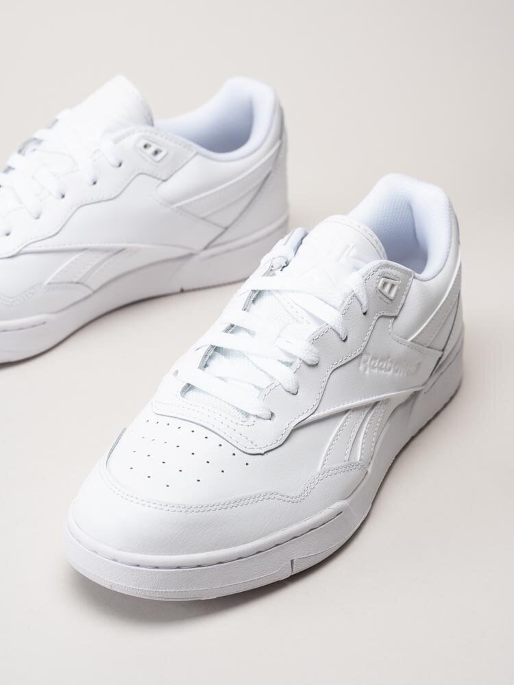 Reebok - BB 4000 II - Vita sneakers i skinn