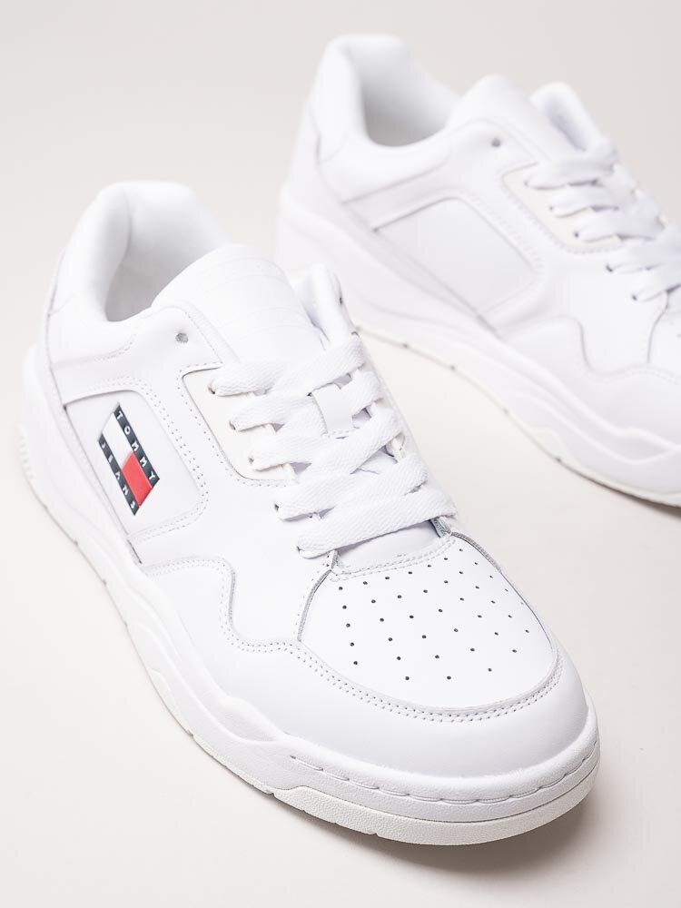 Tommy Hilfiger - TJM leather outsole color - Vita sneakers i skinn och syntet