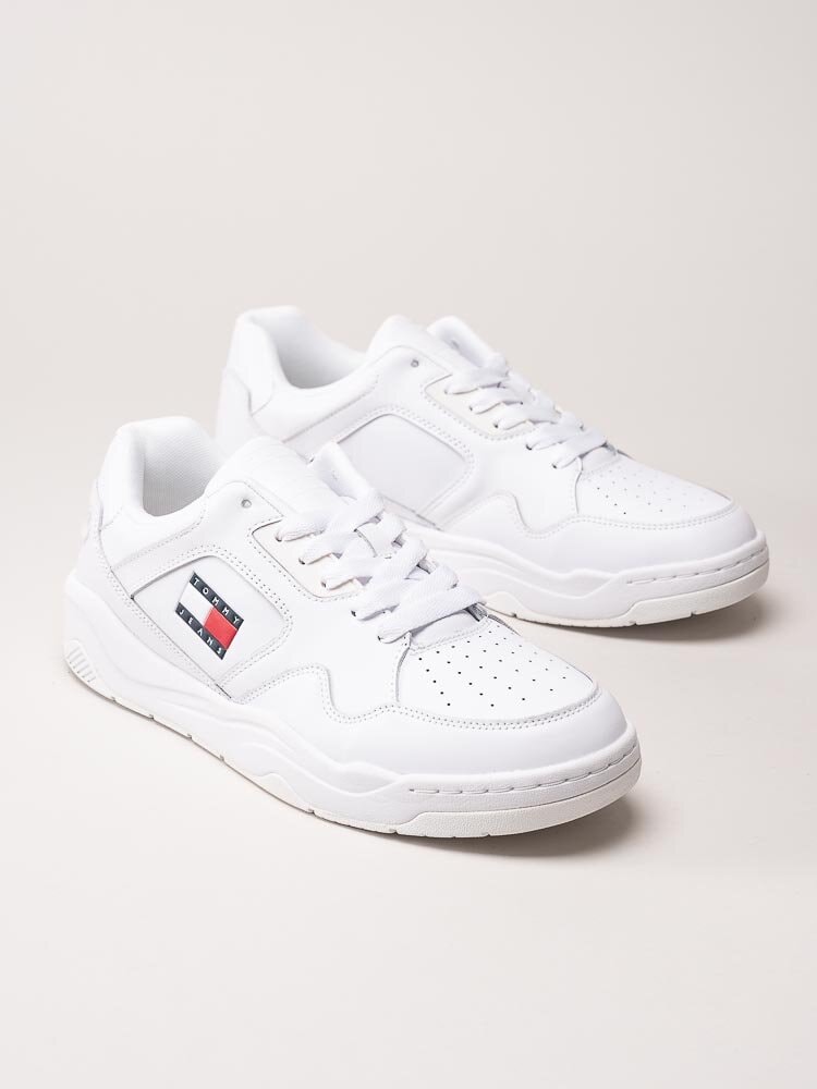 Tommy Hilfiger - TJM leather outsole color - Vita sneakers i skinn och syntet