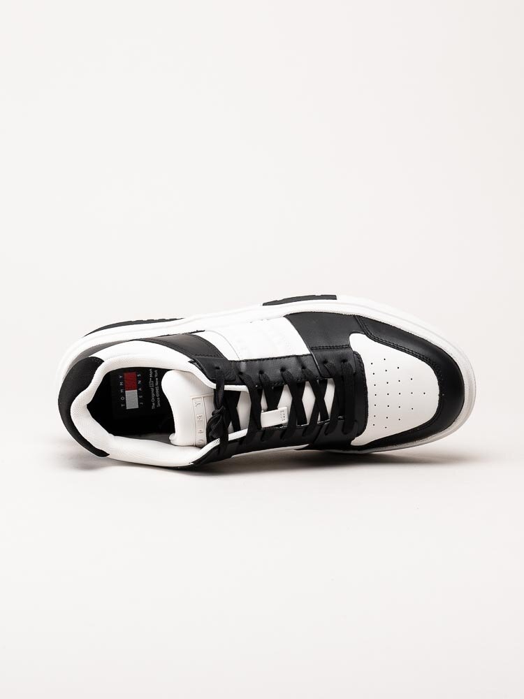 Tommy Hilfiger - TJM leather Cupsole 2.0 - Svart vita sneakers i skinn