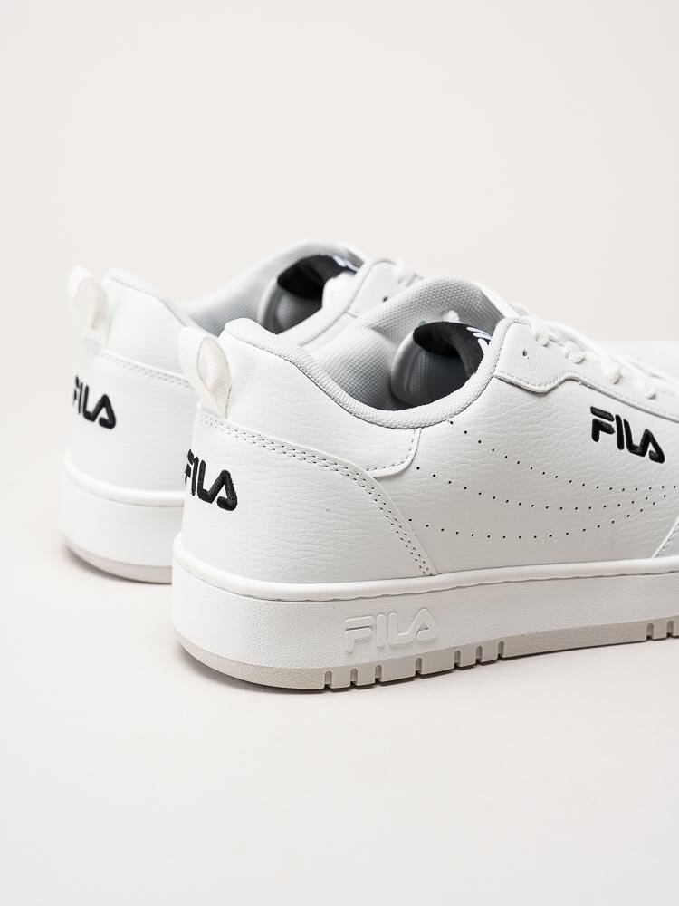 FILA - Rega - Vita sneakers i skinnimitation