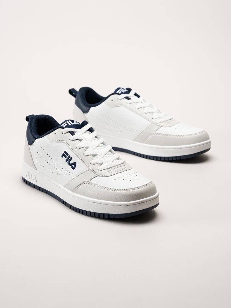 FILA - Rega - Vita sneakers i skinnimitation